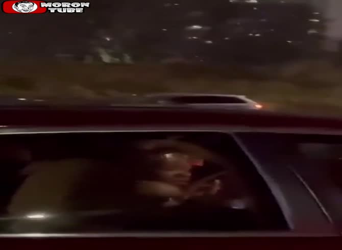 Video :They commemorate New Year's Eve by firing handguns into the air